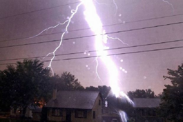 Молния сожгла жилой дом в Загатале