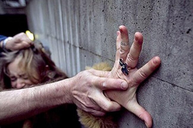 Azərbaycanda 4 uşaq anası olan qadını maşında qrup şəklində zorlamaq istədilər - ŞOK HADİSƏ