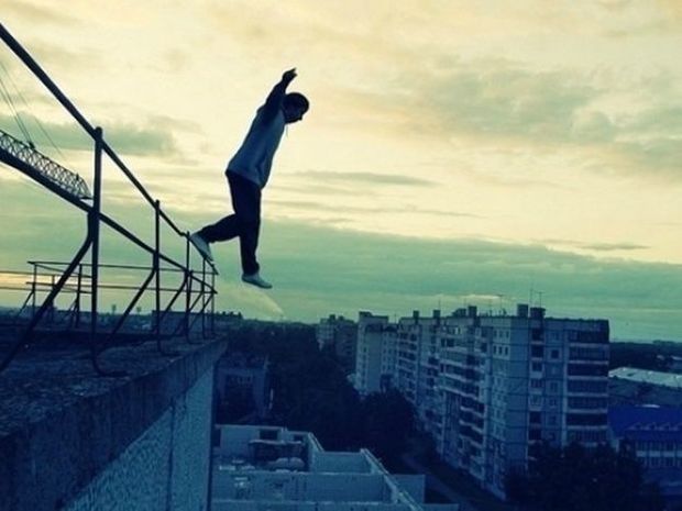 В Баку любовь толкнула юношу на суицид