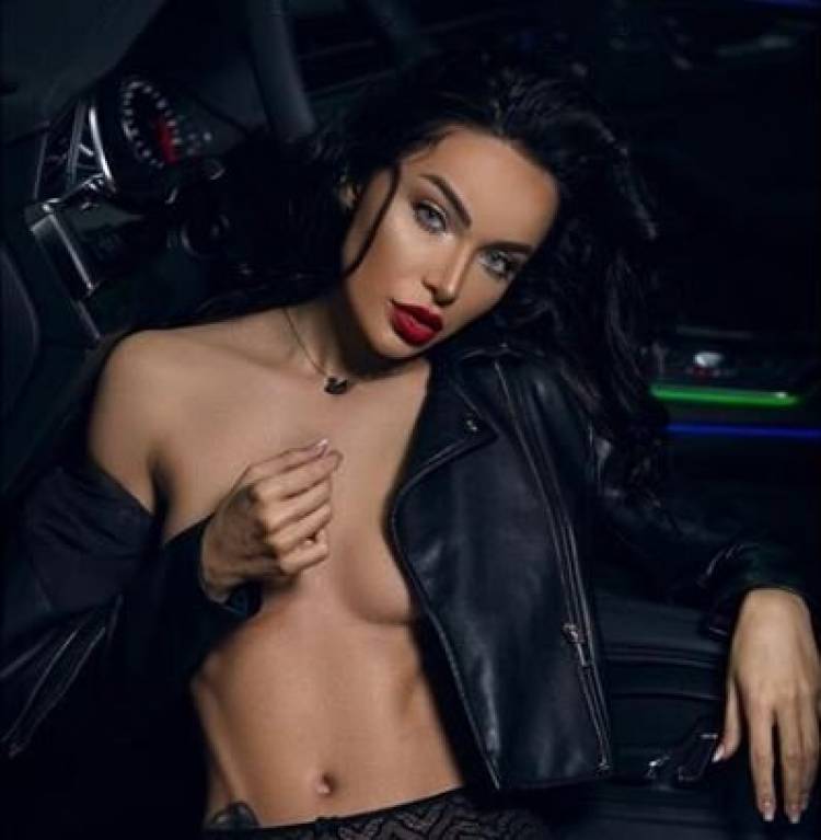 Azərbaycanlı model lüt soyundu – Nəfəkəsən FOTOLAR