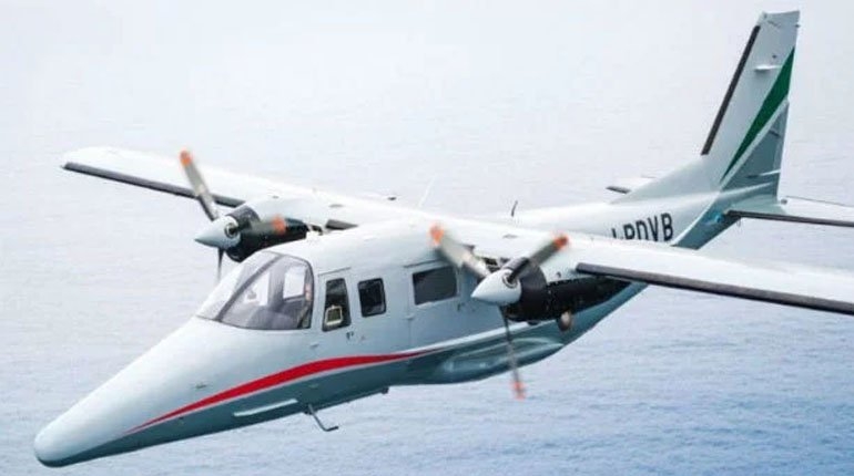 İş adamı məşhur azərbaycanlı aşığa təyyarə bağışladı