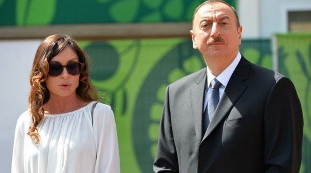 İlham Əliyev və xanımı Dənizkənarı Milli Parkda gəzintiyə çıxıblar