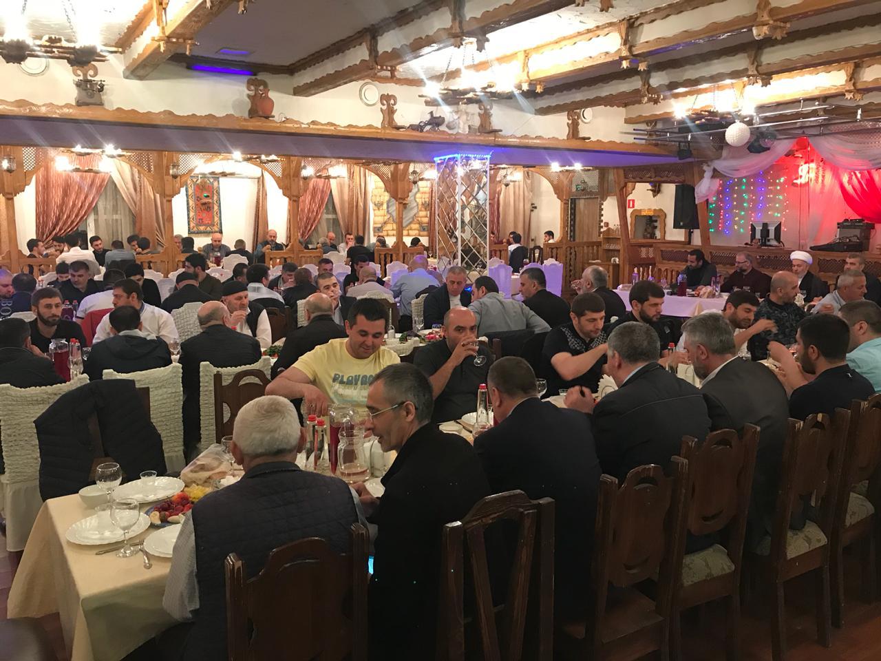Moskvanın Azərbaycan İcması iftar süfrəsi təşkil edib - FOTO