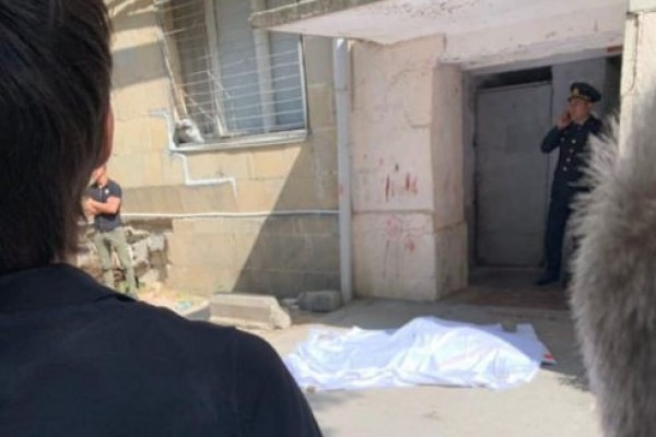 Azərbaycanda dəhşət: ər arvadının başını kəsib, 4-cü mərtəbədən atdı