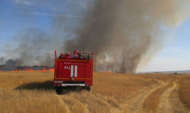 Kürdəmirdə kombayn od püskürərək taxıl zəmisini yandırdı - FOTO