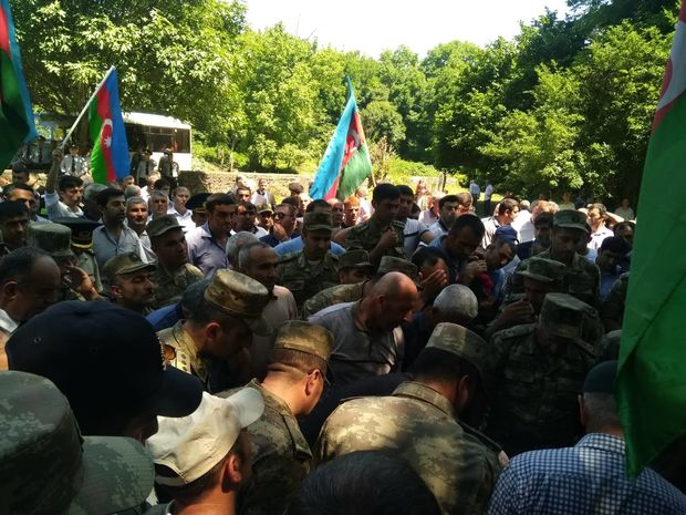 Azərbaycanın şəhid zabiti dəfn olundu - FOTO