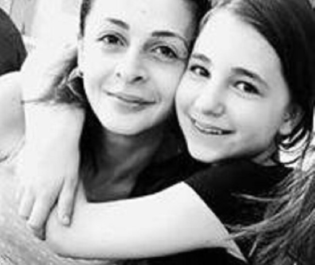 Elinanın rəfiqəsi Züleyxanın anası: 