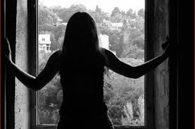 Bakıda qız özünü 3-cü mərtəbədən atdı