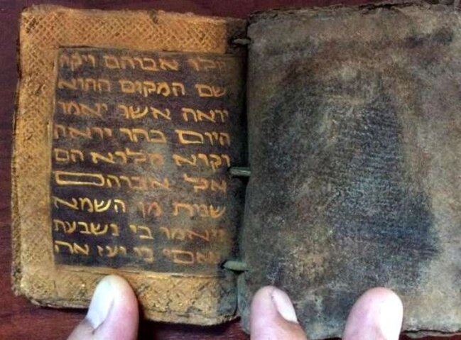 Ceyran dərisindən qızıl yazılı dini kitab belə ələ keçirildi - foto