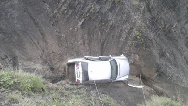 Bakıda maşın dərəyə aşdı - Ölənlər var