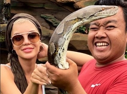 Aktrisa ilanla poz verdi - Fotolar