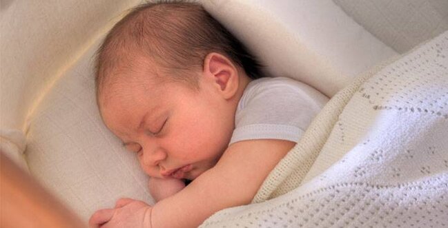 Ana dünyaya gətirdiyi övladlarını uşaq evinin qarşısına atıb qaçdı - foto