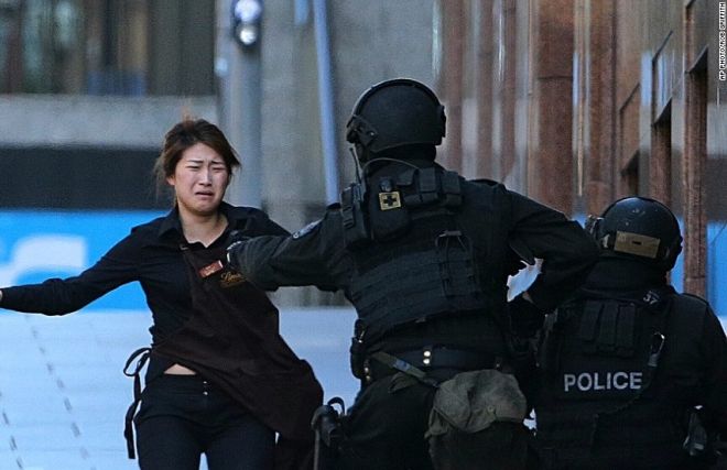 SON DƏQİQƏ: Bu ölkə dəhşətli terror hücumu ilə sarsıldı - İnsanlar gülləbaran edildi