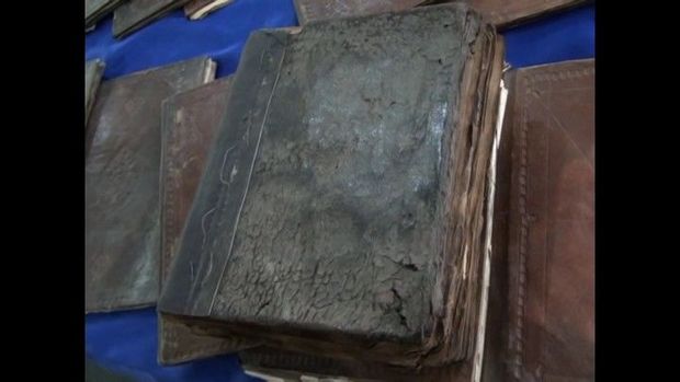 Salyanda 250 yaşı olan Qurani-Kərim kitabları saxlanılır - FOTO