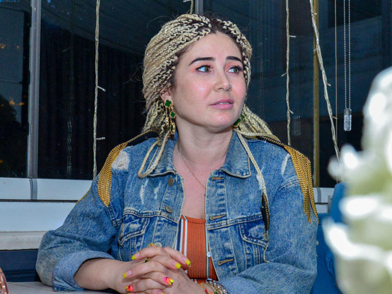 Elnarə Xəlilova həyat yoldaşının Bulvarda etdiyi evlilik təklifindən danışdı: Qəfildən üzüyü çıxardı və dedi ki... - MÜSAHİBƏ