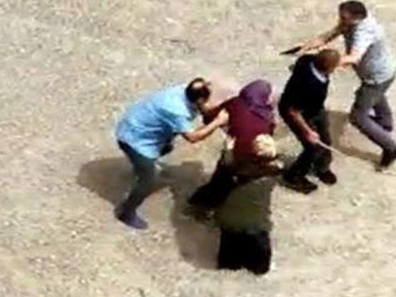 ANBAAN GÖRÜNTÜLƏR: 2 qohumunu küçənin ortasında güllələdi - VİDEO - FOTO