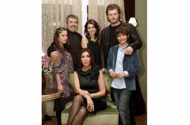 “Aşk- i- Memnu”nun balaca ulduzu TANINMAZ HALDA - FOTO