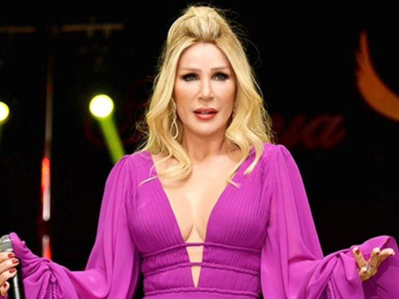 53 yaşlı Seda Sayandan yarıçılpaq poza - FOTO