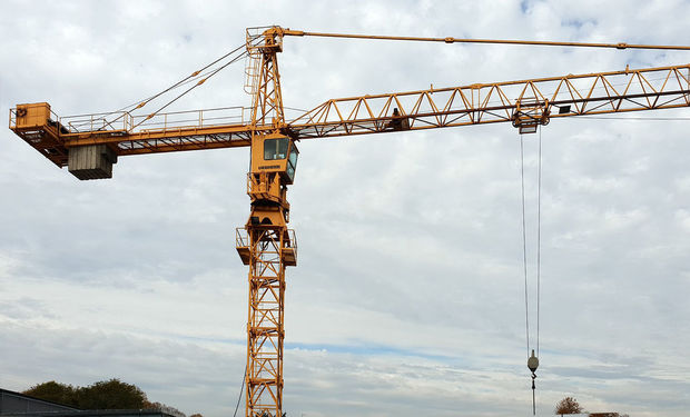 Bakıda kişi sevgilisini öldürdü - İndi də özünü krandan atmaq istəyir