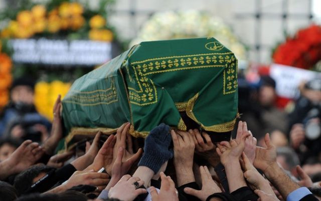 Tanınmış sənətçi 41 yaşında VƏFAT ETDİ - FOTOLAR