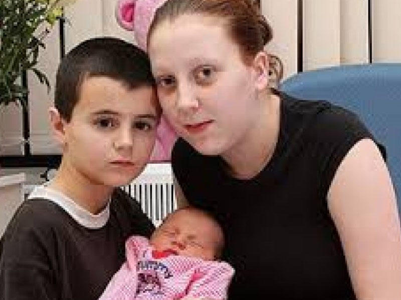 13 yaşında ata olan oğlanın sonu necə oldu? - Özü uşaq olsa da, qızını çox sevirdi