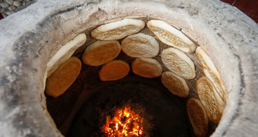 В Шеки женщина упала в тендир