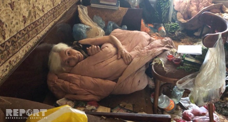 В Сумгайыте из квартиры вывезли десятки килограммов мусора - ВИДЕО