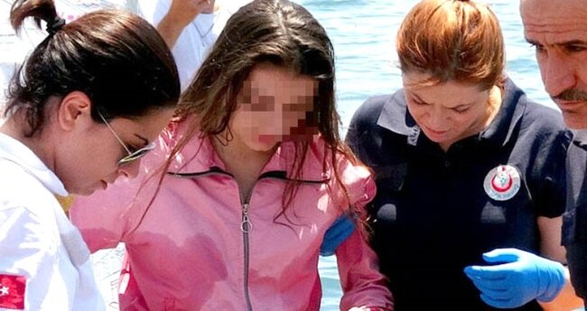 19 yaşlı qız huşunu itirdi, dənizə yıxıldı - FOTOLAR