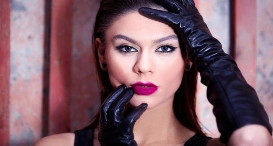 Глубокое декольте Айсун Исмаиловой шокировало ее поклонников – ФОТО