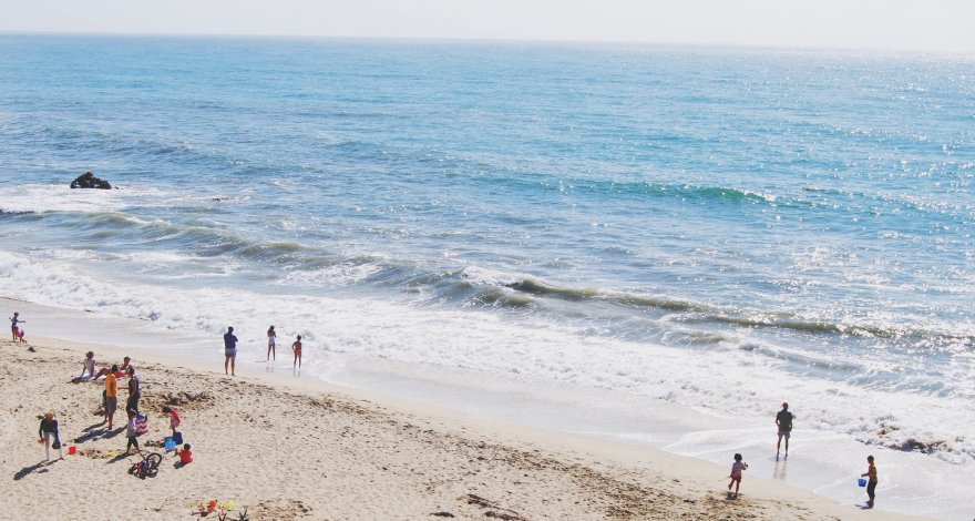 На бакинских пляжах спасли четверых утопающих