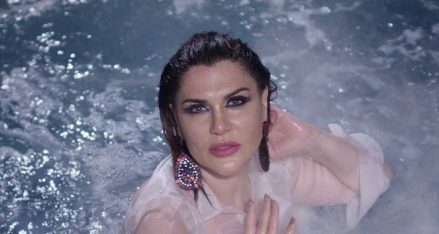 Певица Хатун опубликовала видео в узком платье - ВИДЕО