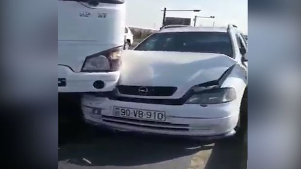 Sumqayıtda sərnişin avtobusu qəza törətdi - VİDEO