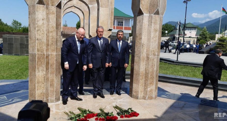 В Габале началась трехсторонняя встреча министров обороны Азербайджана, Турции и Грузии - ОБНОВЛЕНО - ФОТО