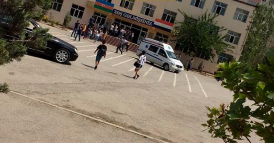 Azərbaycanda DƏHŞƏT – Maşın 2 şagirdi vurub, birinin üstündən keçdi – YENİLƏNİB - FOTO