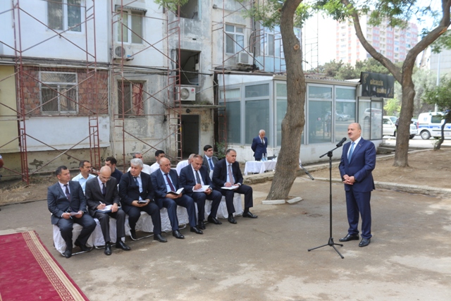 Nəsimi rayon İcra Hakimiyyətinin başçısı səyyar qəbul keçirib