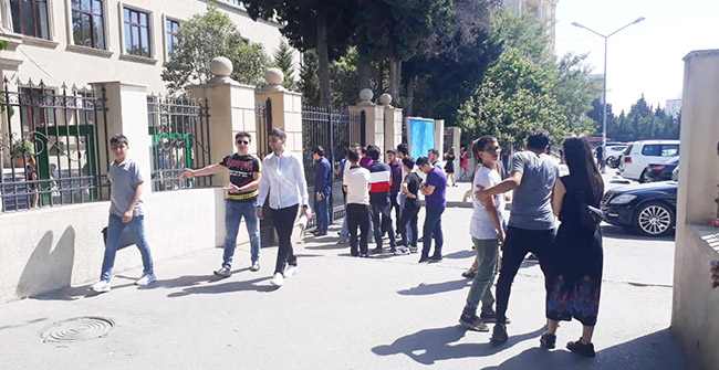 200 nömrəli məktəbdə “Son zəng” qalmaqalı – Foto