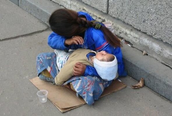 Azərbaycanda NÖVBƏTİ DƏHŞƏT: Qaraçılar qızı oğurlayıb diləndirdilər- Foto