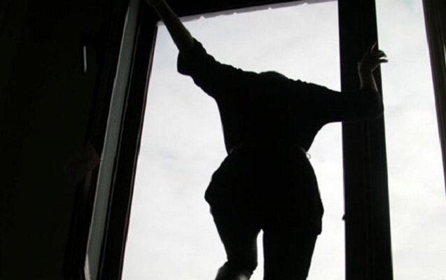 Azərbaycanda DƏHŞƏTLİ İNTİHAR: ana və qızı özlərini 10-cu mərtəbədən atdı