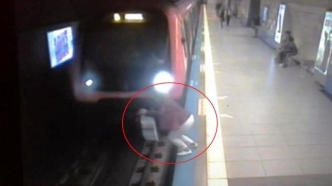 Bakı metrosunda ŞOK HADİSƏ: 18 yaşlı qız sevdiyi oğlana görə intihara cəhd etdi