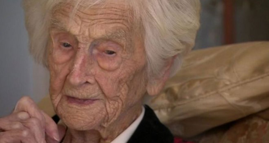 Умерла самая старая британка, выпивавшая виски каждый день