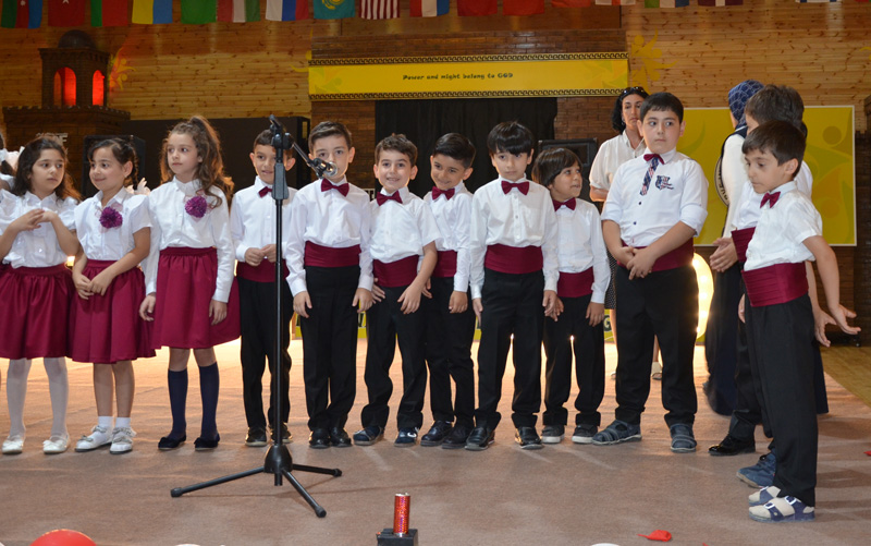 Zirvə liseyində Məzun günü (FOTOLAR)