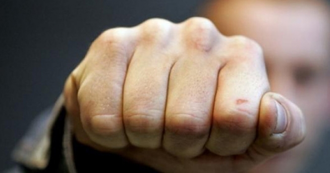 Biləsuvarda mollanı soyundurub döydülər - TƏFƏRRÜATLAR