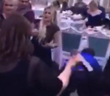 Məşhur müğənni toyda kameranın 