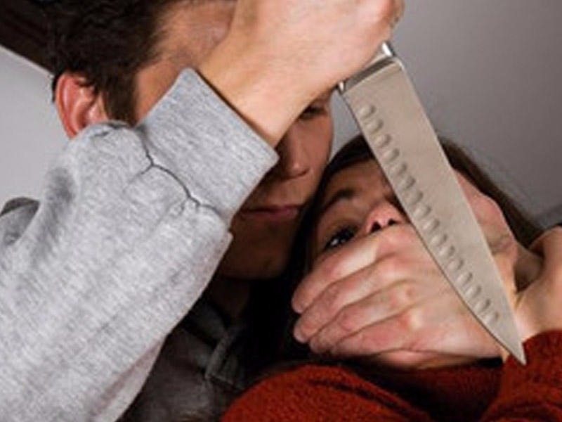 Bakıda dəhşət: Ər boşanmaq istəyən arvadını bıçaqlayıb, övladı ilə qaçdı