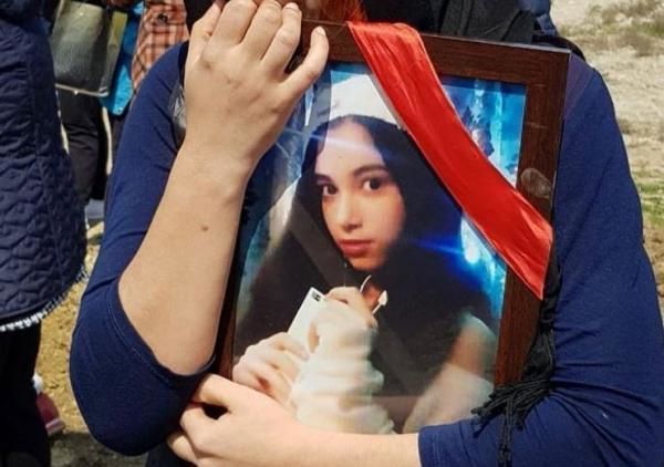 Осквернена могила Элины Гаджиевой