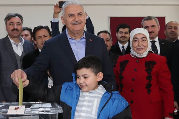 Binəli Yıldırım səs verdi, İstanbul əhalisindən halallıq istədi