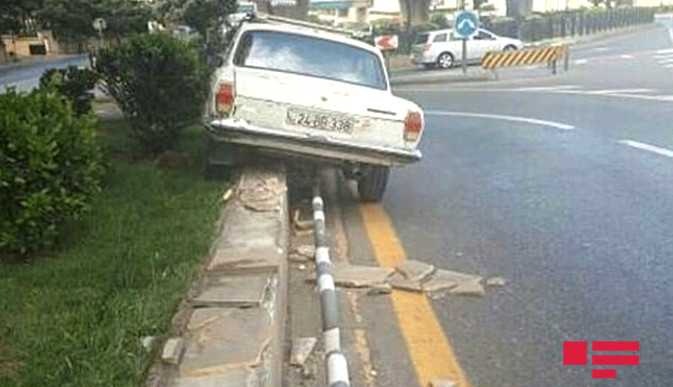 Bakıda sürücü sükan arxasında keçinib – Foto