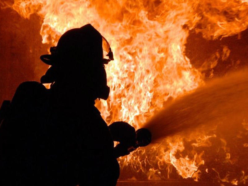 Sumqayıtda ticarət mərkəzi YANDI