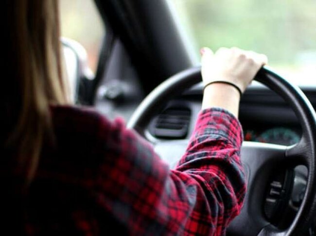 Bakıda daha bir qadın sürücü qəza törətdi - VİDEO