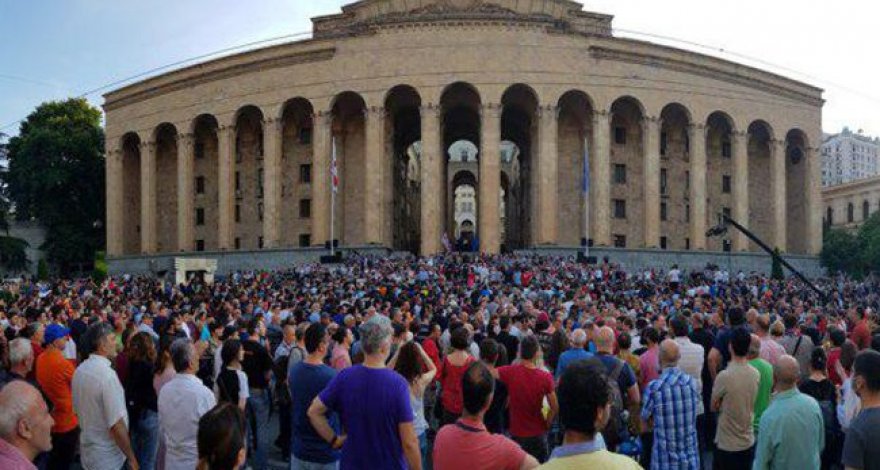 Кинотеатры в Тбилиси перестали показывать фильмы на русском языке